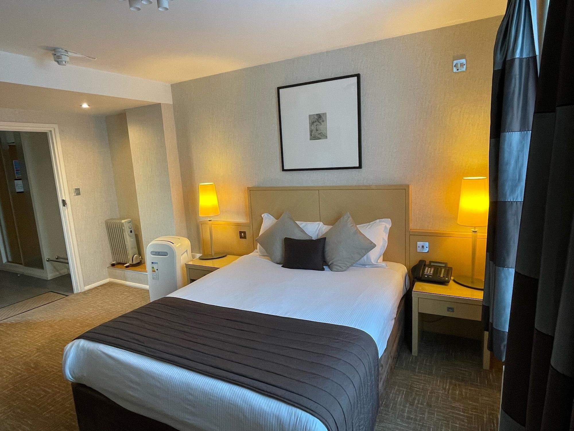 Best Western Homestead Court Hotel Welwyn Garden City Exterior photo