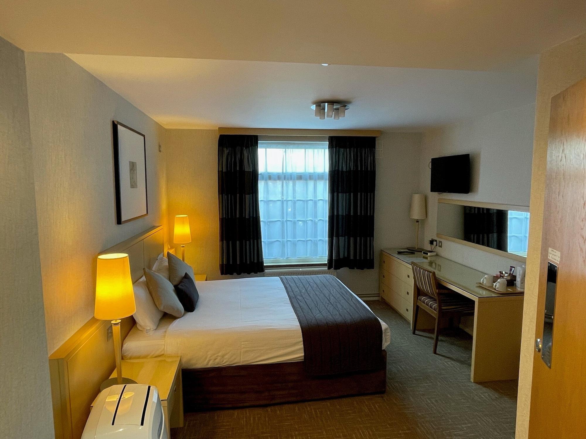 Best Western Homestead Court Hotel Welwyn Garden City Exterior photo
