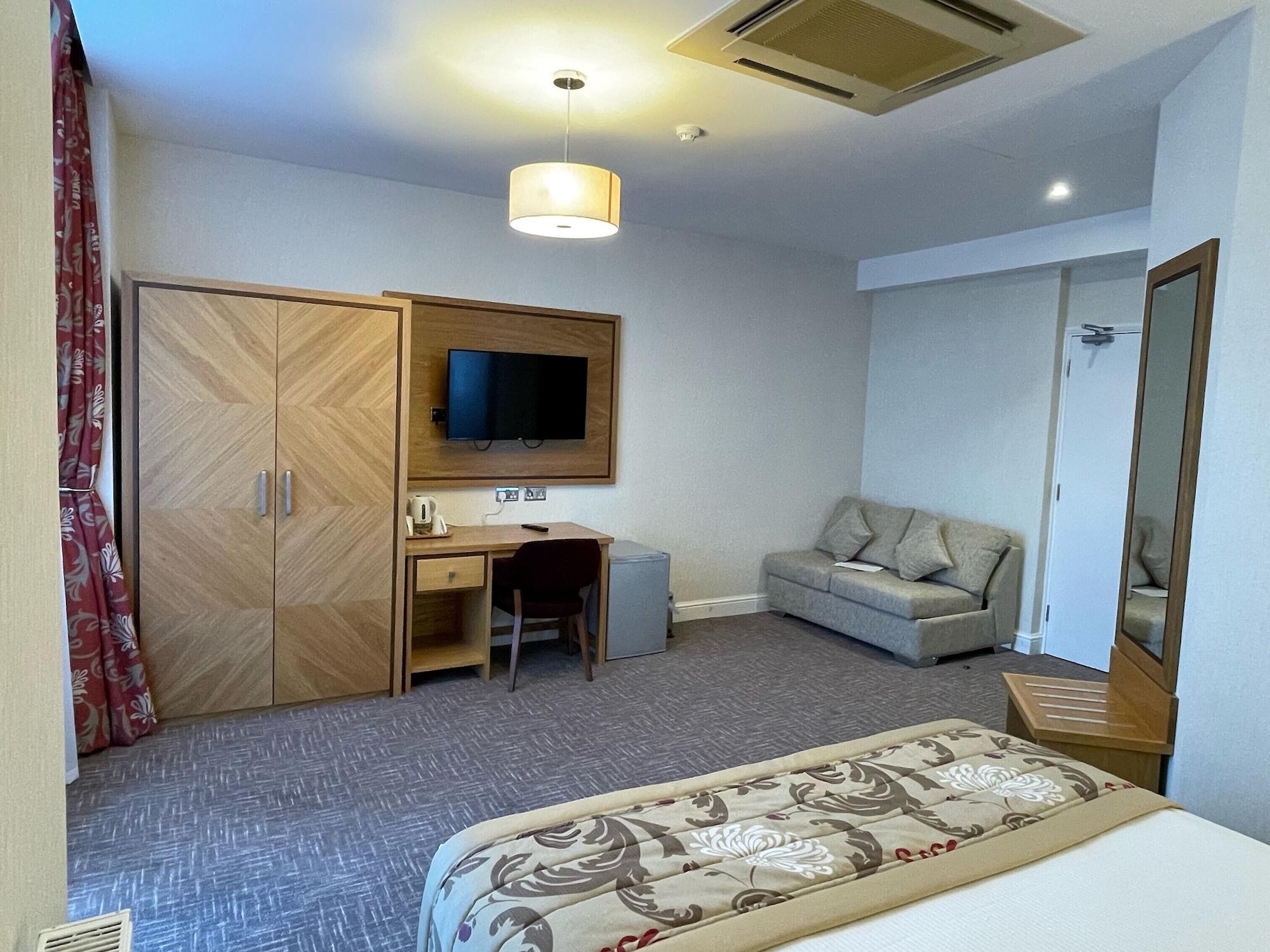 Best Western Homestead Court Hotel Welwyn Garden City Exterior photo