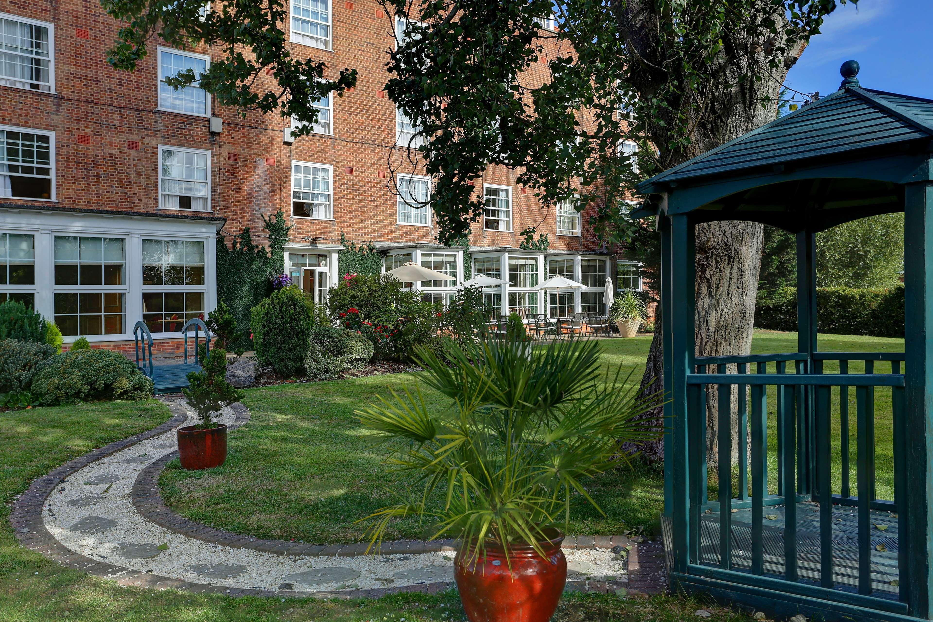Best Western Homestead Court Hotel Welwyn Garden City Exterior photo