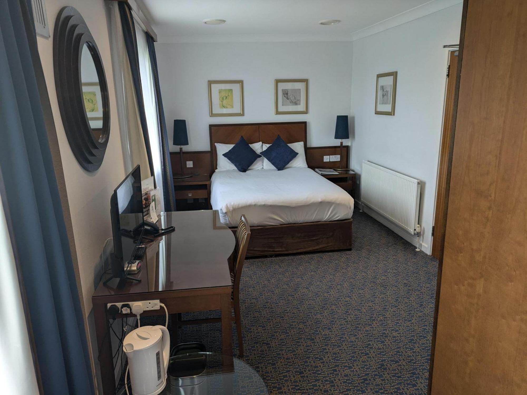 Best Western Homestead Court Hotel Welwyn Garden City Exterior photo