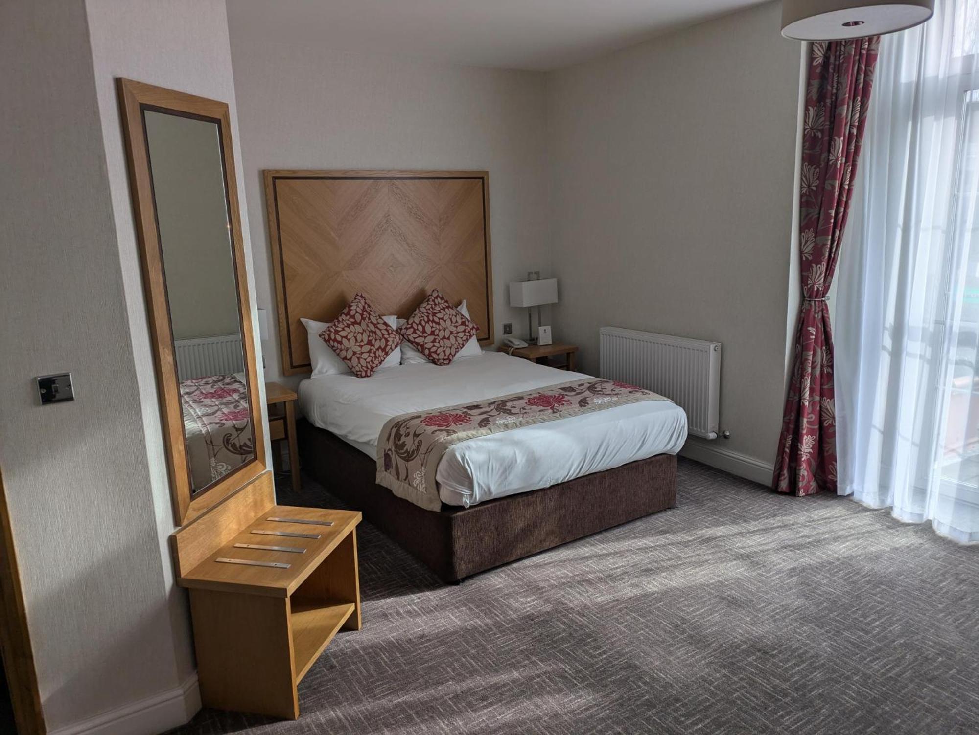 Best Western Homestead Court Hotel Welwyn Garden City Exterior photo